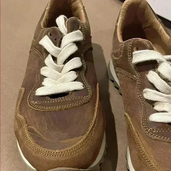 Coolway Leather Sneakers Size 9 (Fits like 8.5) - Picture 3 of 12